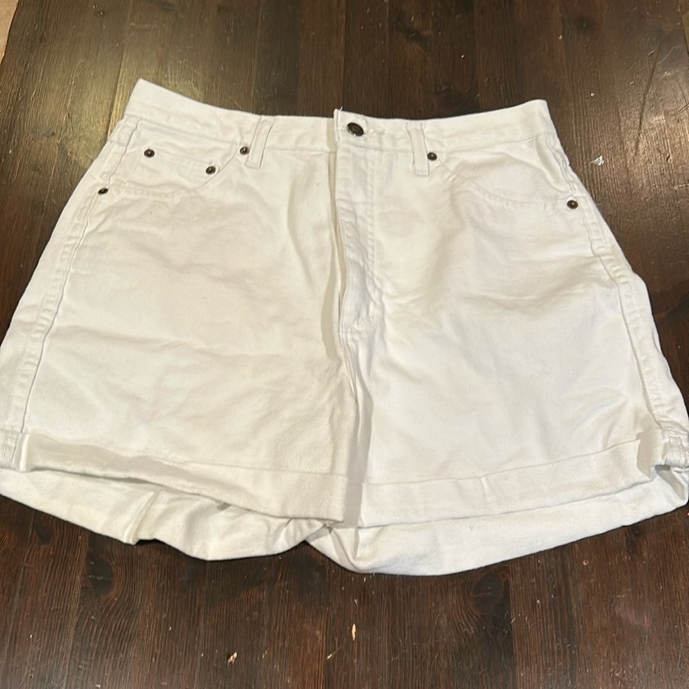 NWT County Seat Women’s White Shorts Size 13/14